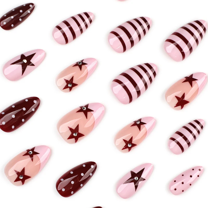 Artful nail art with glittering star motifs Stornfield