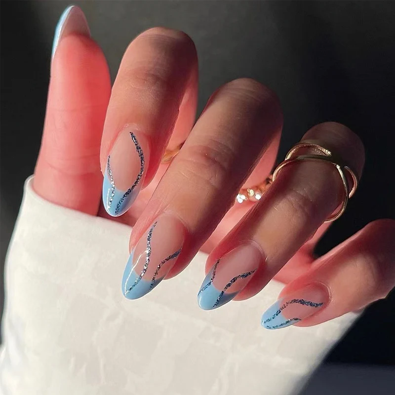 Artful nail art with glitter lines Stornfield