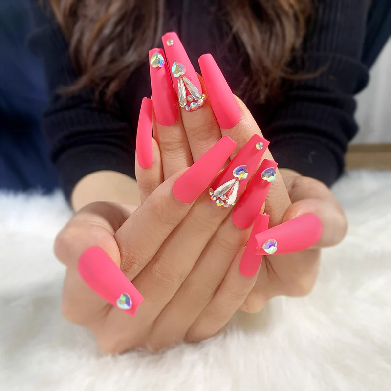 Artful nail art with glitter and heart accents Stornfield