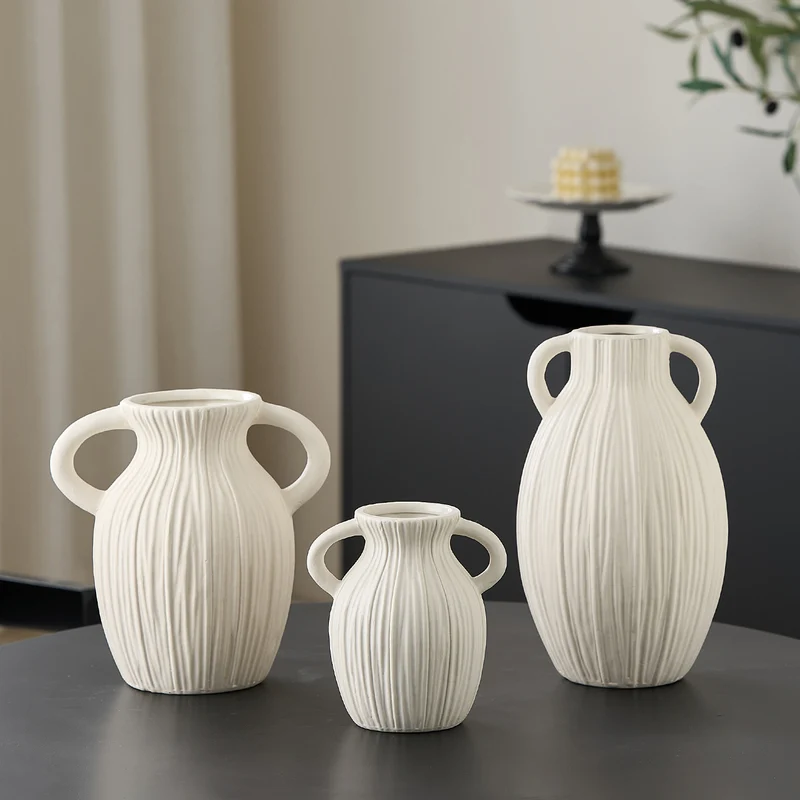 Dekorative Keramikvase mit kunstvollem Rillenmuster Karnz