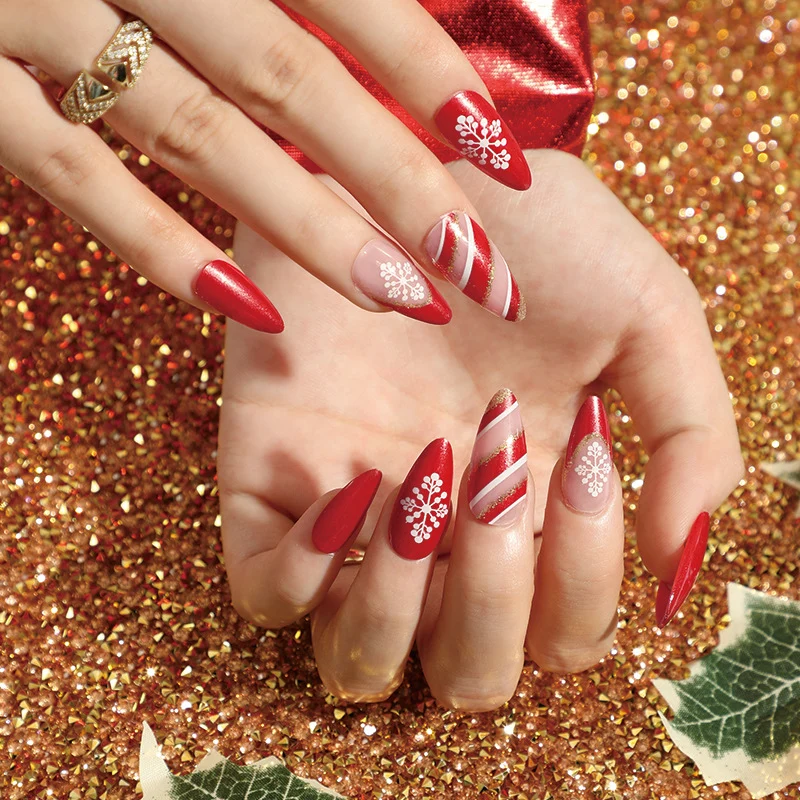Artful nail art with floral 3D design Stornfield