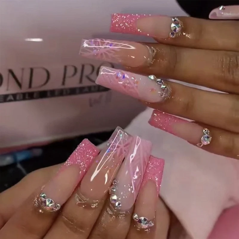Artful nail art with floral 3D design Stornfield