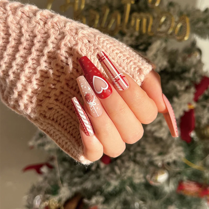 Artful nail art with floral 3D design Stornfield