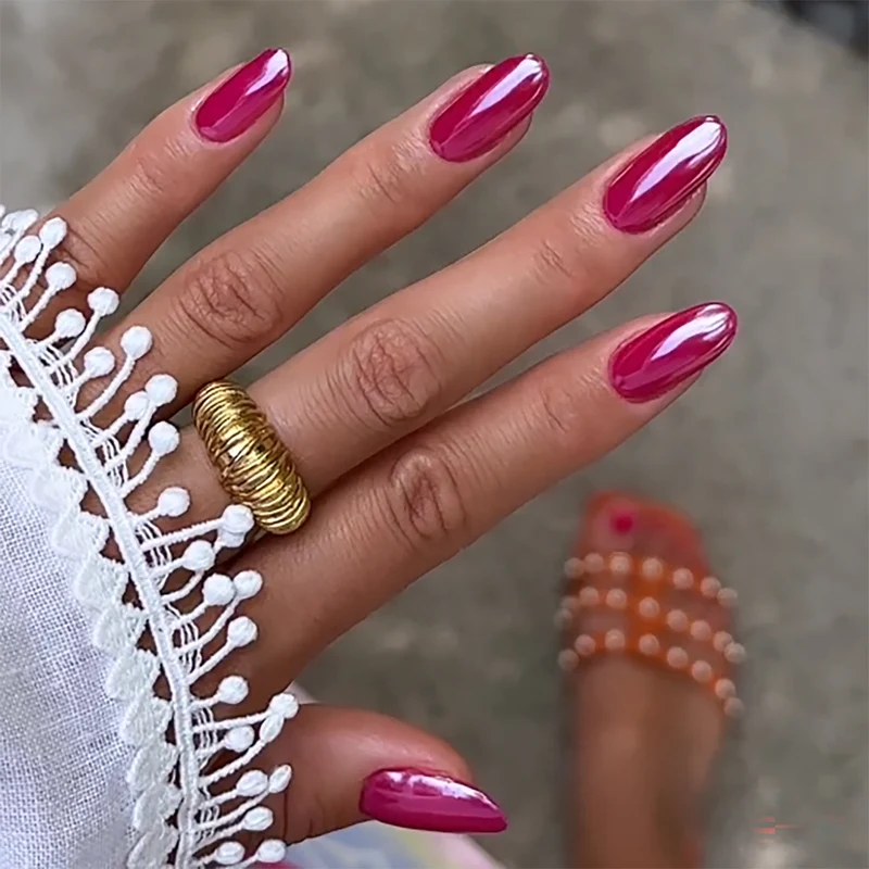 Artful nail art in trendy design Stornfield