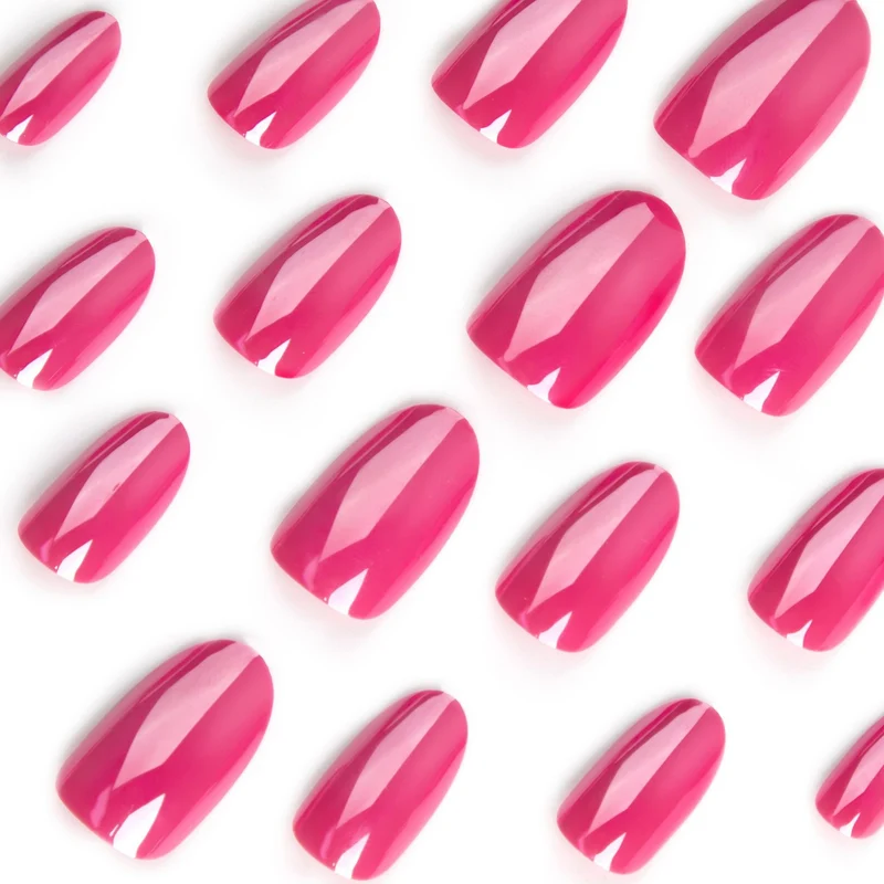 Artful nail art in trendy design Stornfield
