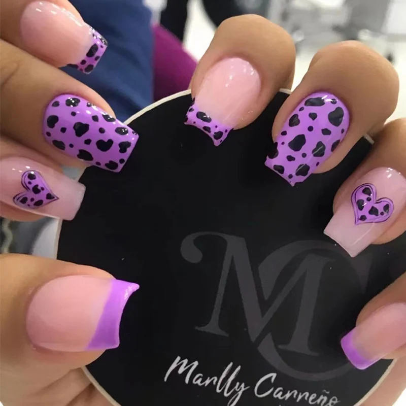 Artful nail art in romantic heart design Stornfield