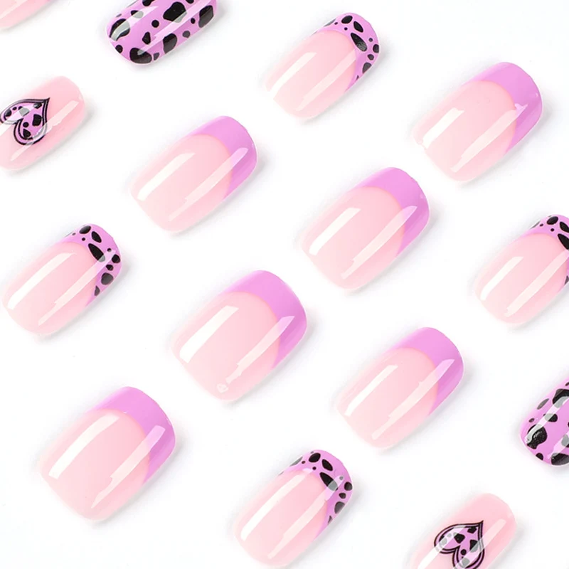 Artful nail art in romantic heart design Stornfield
