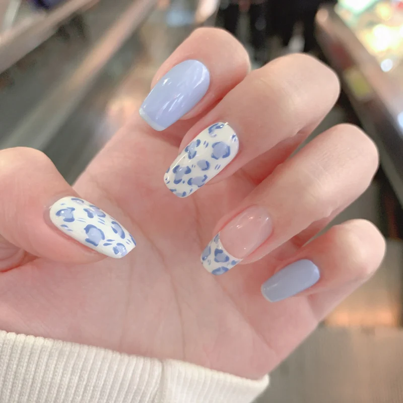 Artful nail art in modern leopard design Stornfield