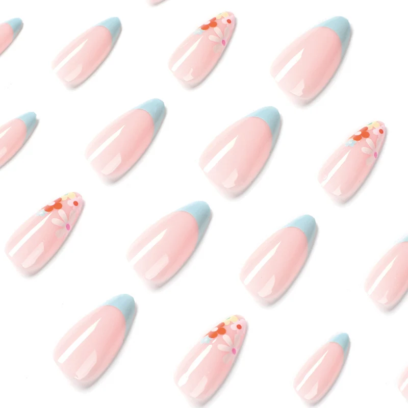 Artful Nail Art in Modern Floral Design Stornfield