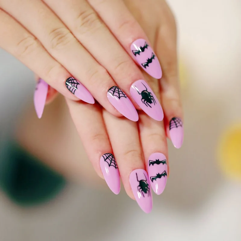 Artful Nail Art in Halloween Design Stornfield