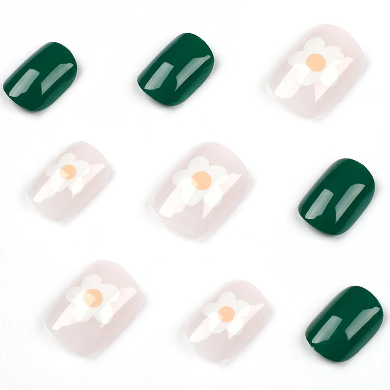 Artful Nail Art in Floral Design Stornfield