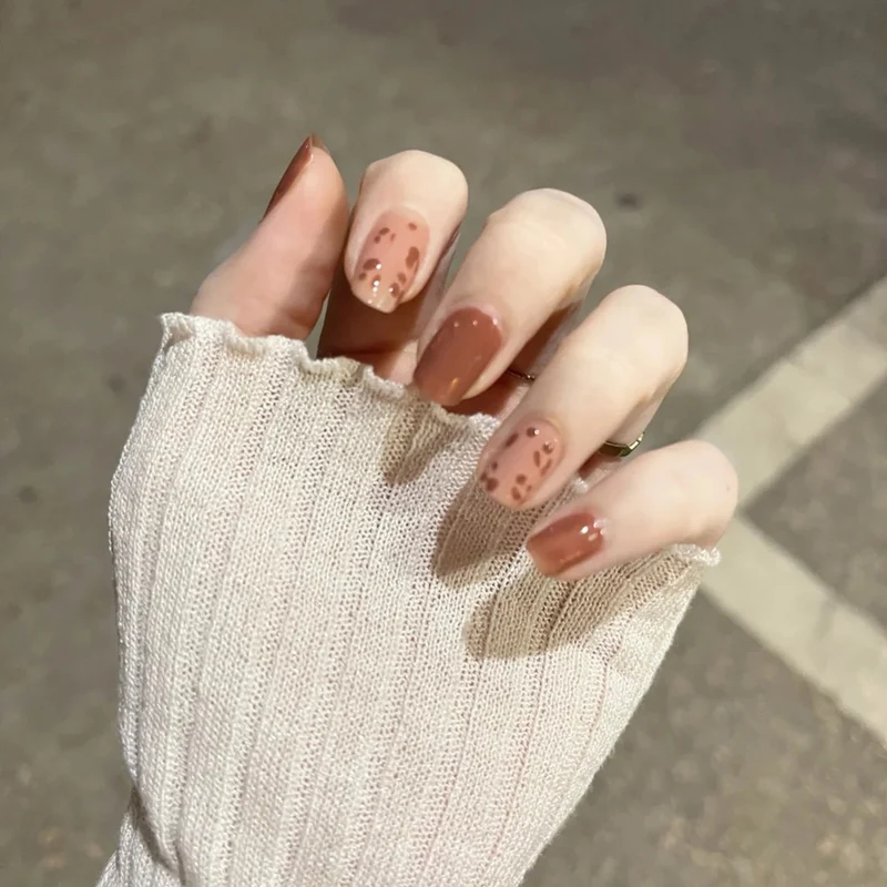Artful nail art in elegant design Stornfield