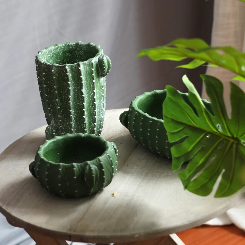 Dekorativer Blumentopf im Kaktus-Design Karnz