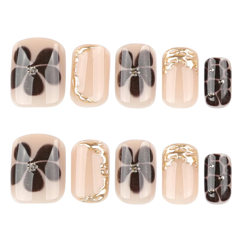 Artistic Nail Art with Elegant Golden Accents Stornfield