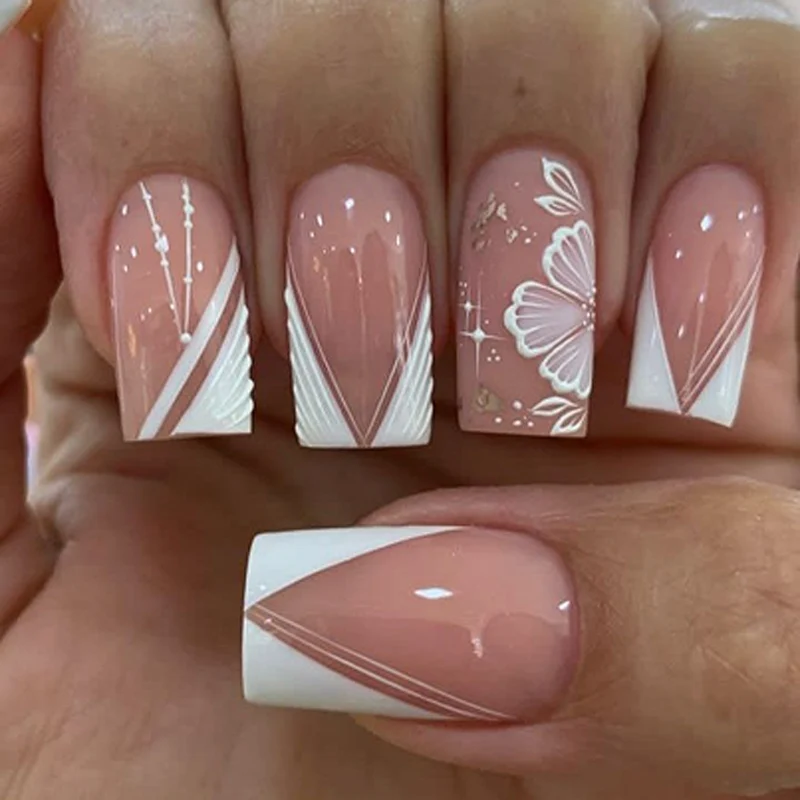 Artful Nail Art with Elegant Floral Design Stornfield