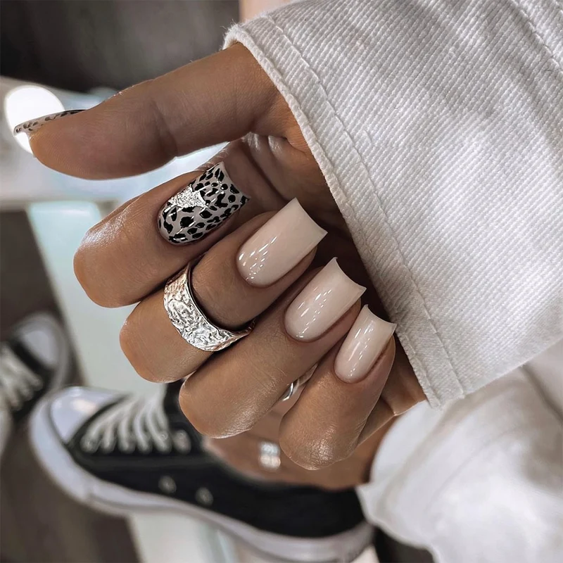 Artful Nail Art with Elegant Animal Design Stornfield