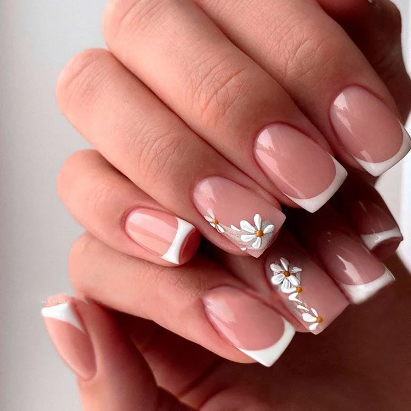 Artful nail art with elegant flower design Stornfield