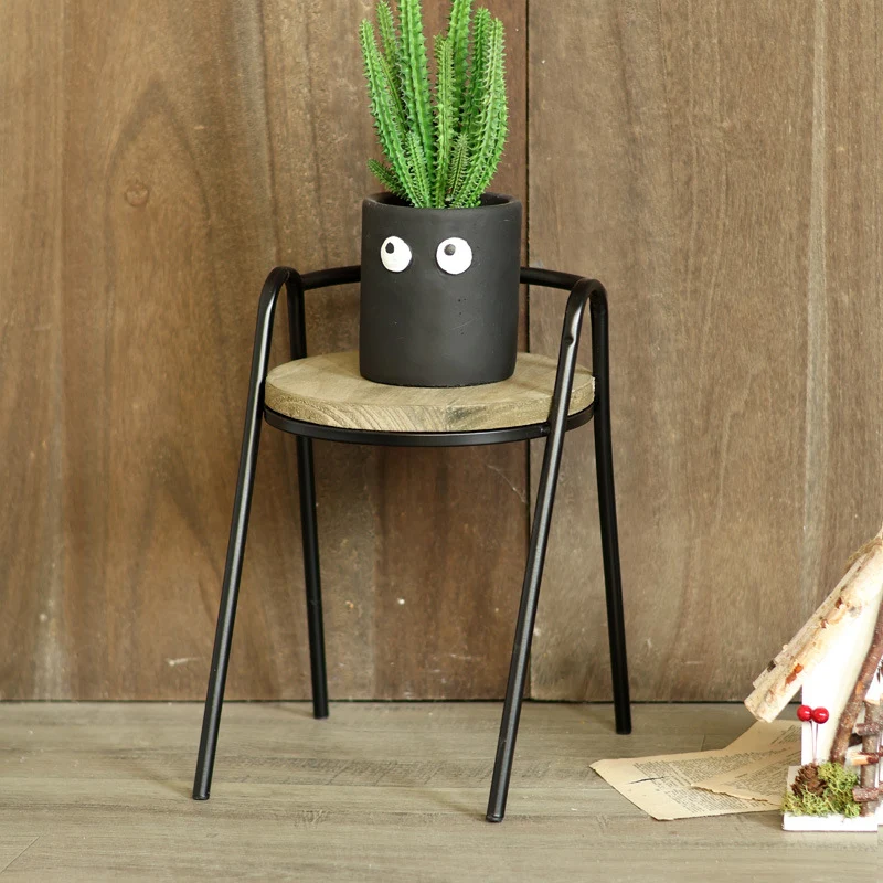 Moderner Hocker mit Holzsitz Karnz