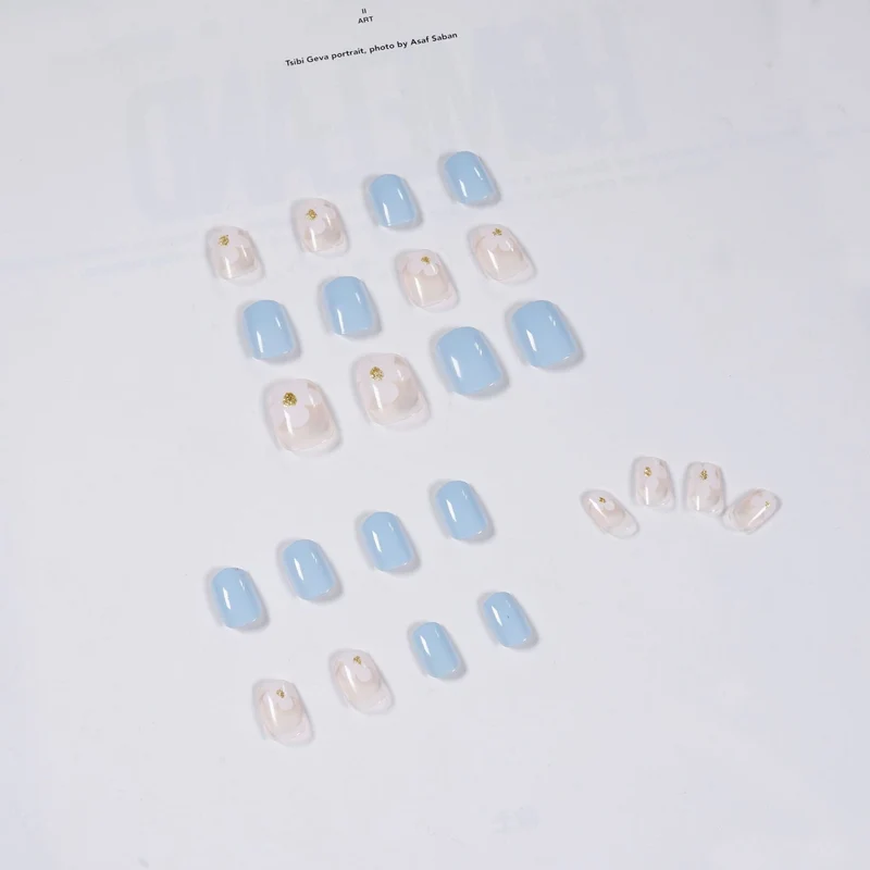 Artful Nail Art with Flower Decoration Stornfield