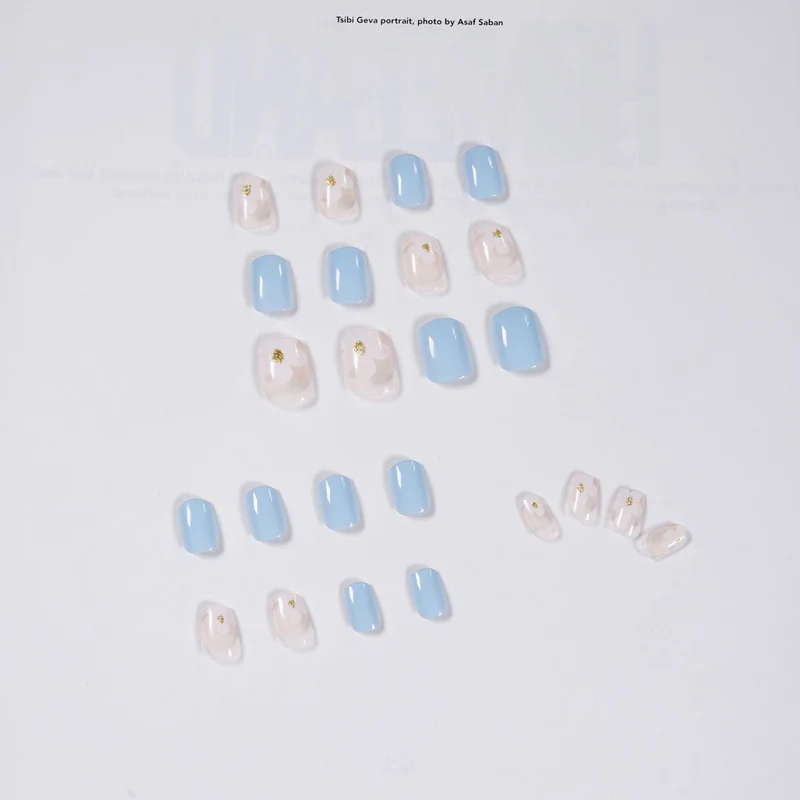 Artful Nail Art with Flower Decoration Stornfield