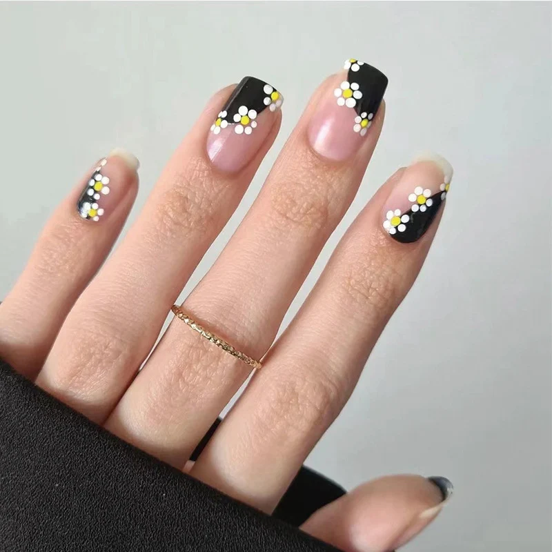 Artful Nail Art with Floral Pattern Stornfield