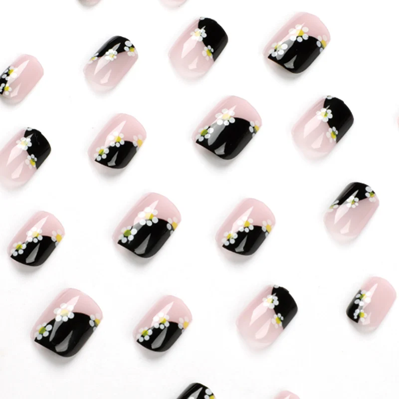 Artful Nail Art with Floral Pattern Stornfield