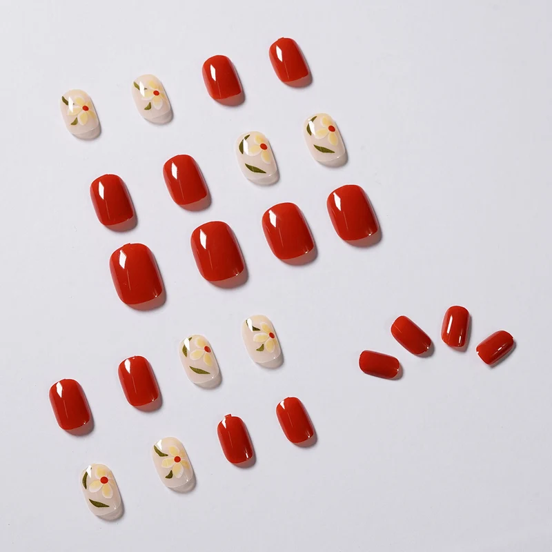 Artistic Nail Art with Flower Motifs Stornfield