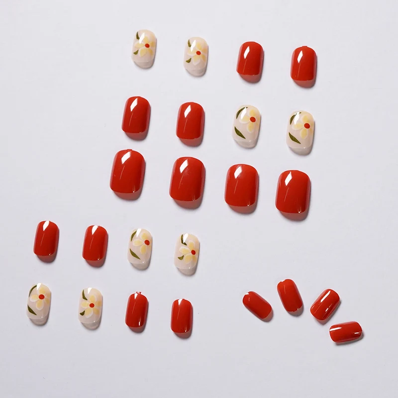 Artistic Nail Art with Flower Motifs Stornfield