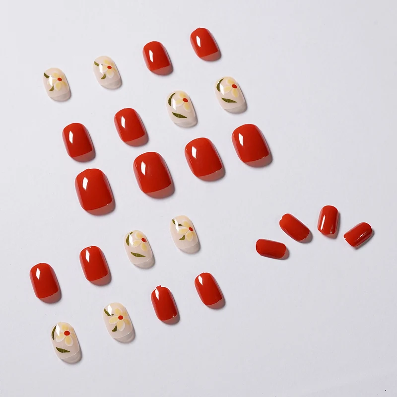 Artistic Nail Art with Flower Motifs Stornfield