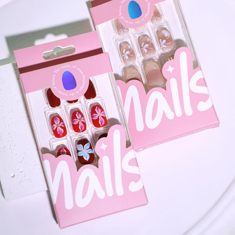 Artful Nail Art with Floral Motifs Stornfield