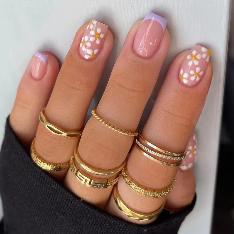 Artistic Nail Art with Flower Design and Gradient Stornfield