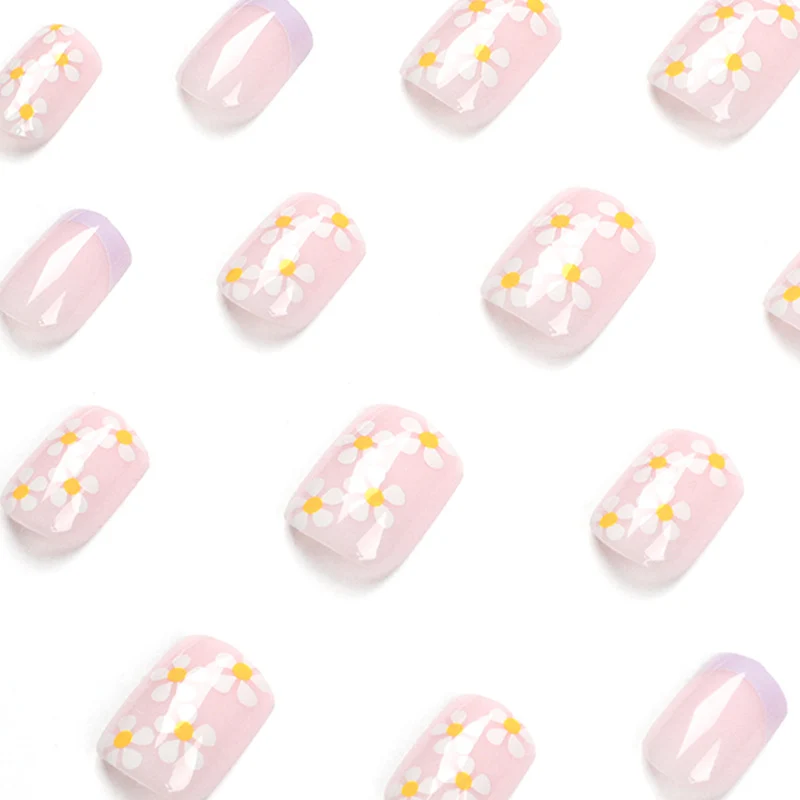 Artistic Nail Art with Flower Design and Gradient Stornfield