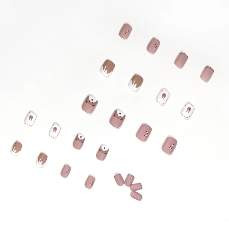 Artful nail art with bear motif Stornfield