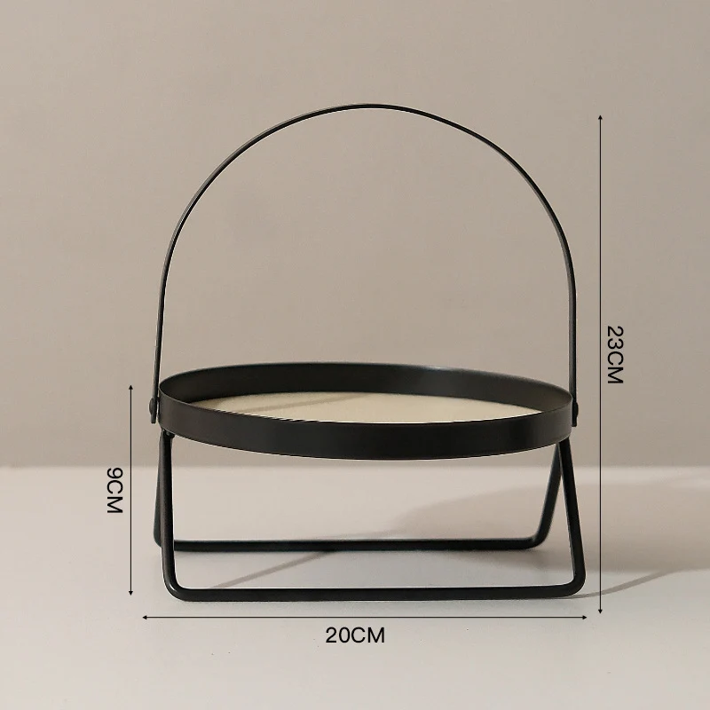 Eleganter Metalltisch Karnz