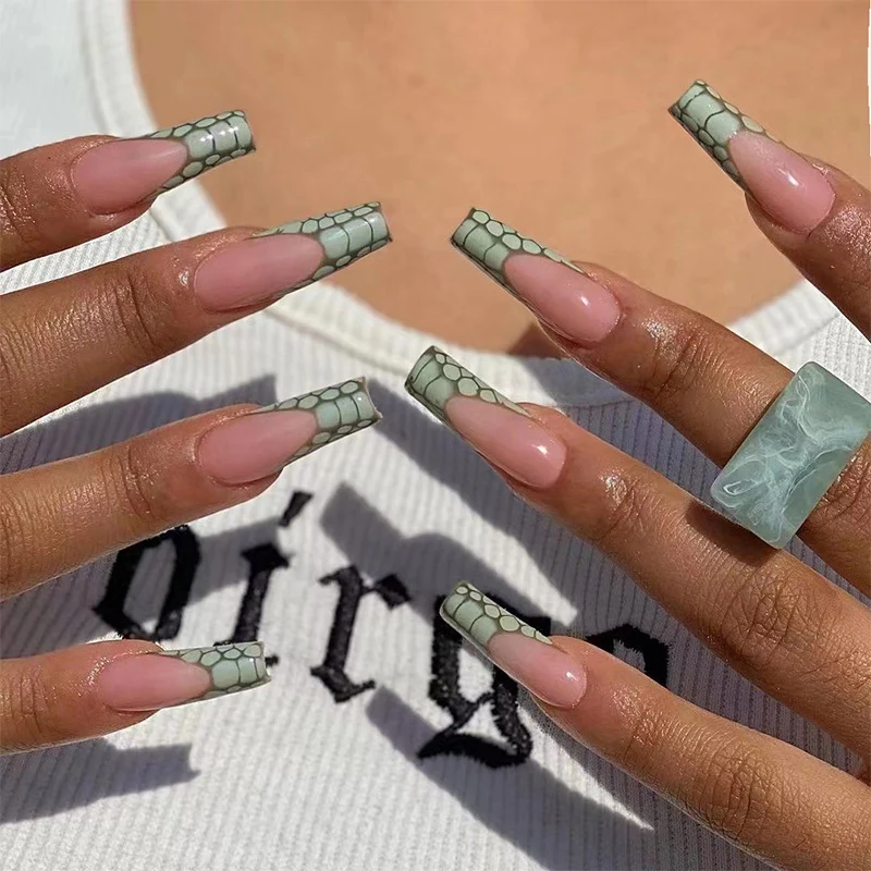 Artful gel nails with elegant snake pattern and high gloss Stornfield