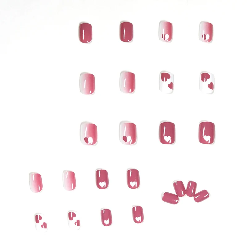 Kreative Nagelkunst mit Herzmotiv und hochglänzendem Finish Karnz