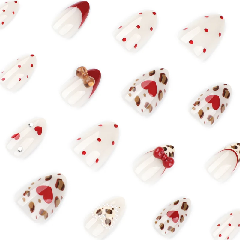 Kreative Nagelkunst mit Herz- und Keksdesign Karnz