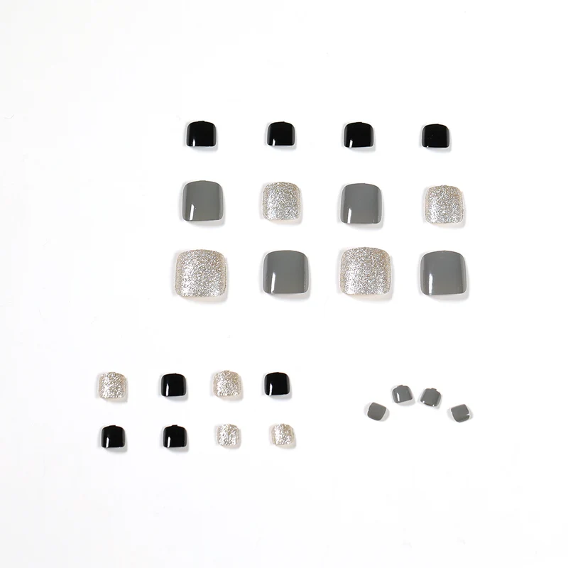 Artful toenail art with glitter and matte design Stornfield