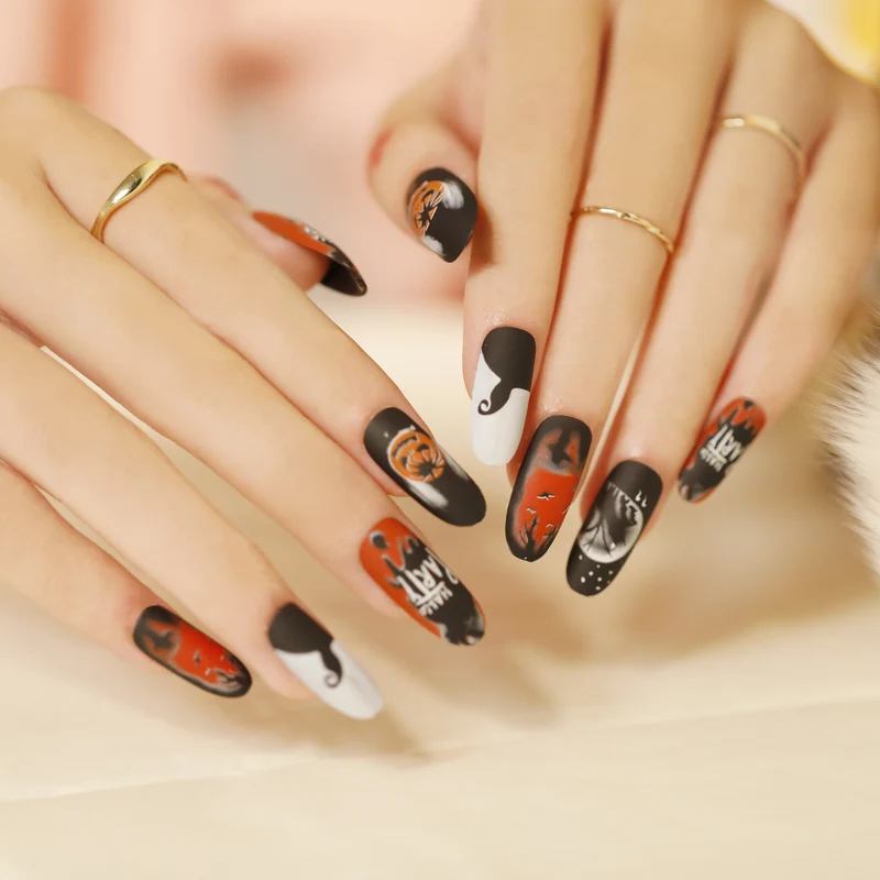 Kreative Halloween-Nagelkunst Karnz
