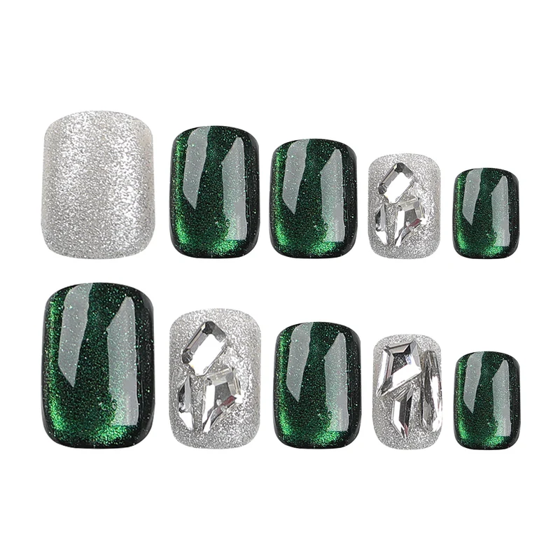 Glamouröse Nagelverlängerungen mit kreativem Glitzer-Design Karnz