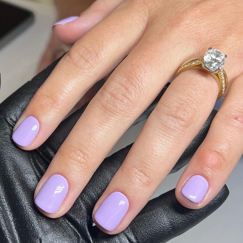 Glamouröse Nagelkunst mit Hochglanz-Finish Karnz