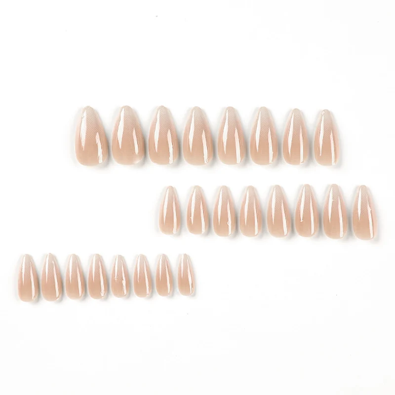 Elegante und stilvolle Nagelverlängerungen Karnz