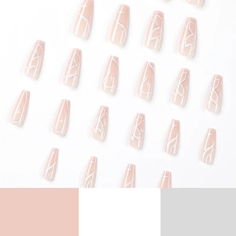 Elegante Nagelverlängerungen mit floralem Design Karnz