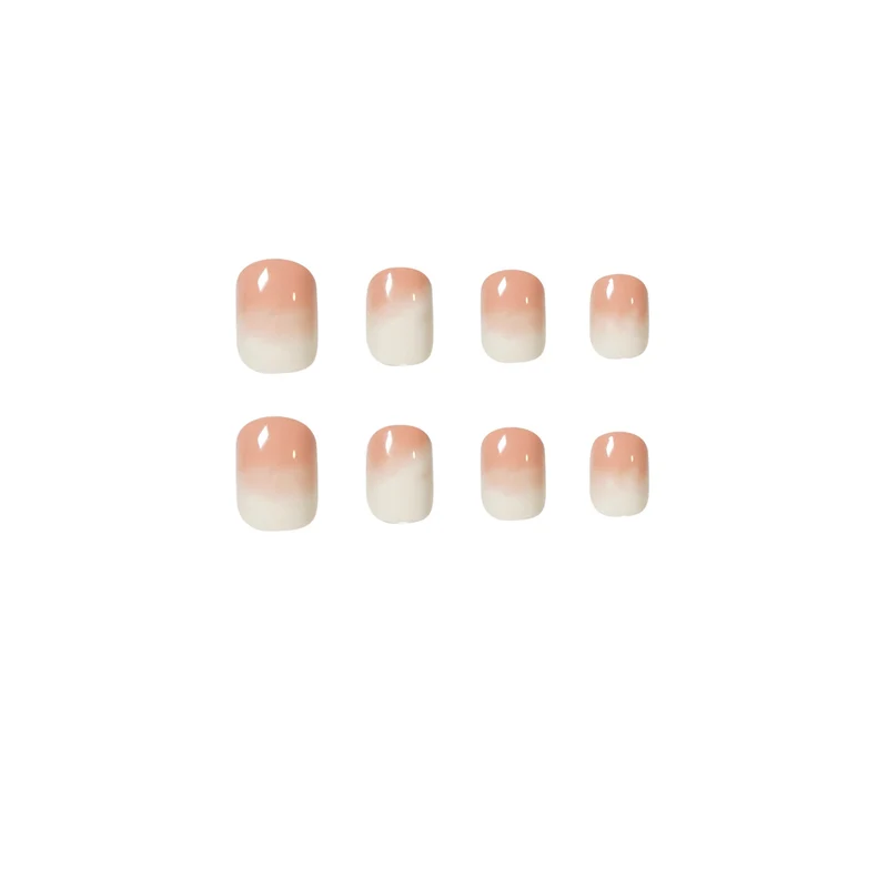 Elegante Nagelverlängerungen im modernen Ombre-Stil Karnz