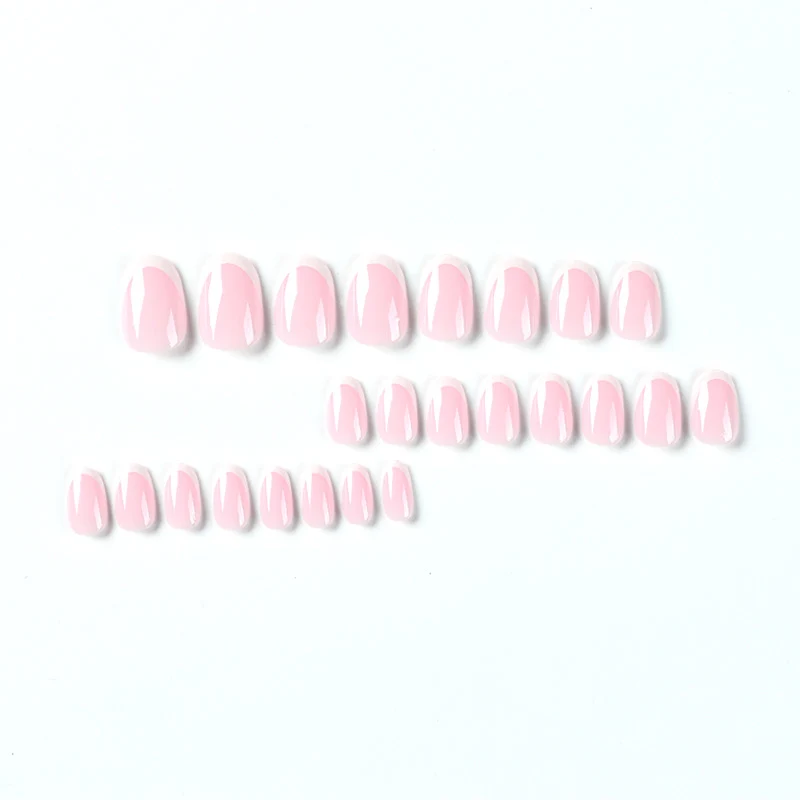 Elegante Nagelkunst mit französischen Spitzen Karnz