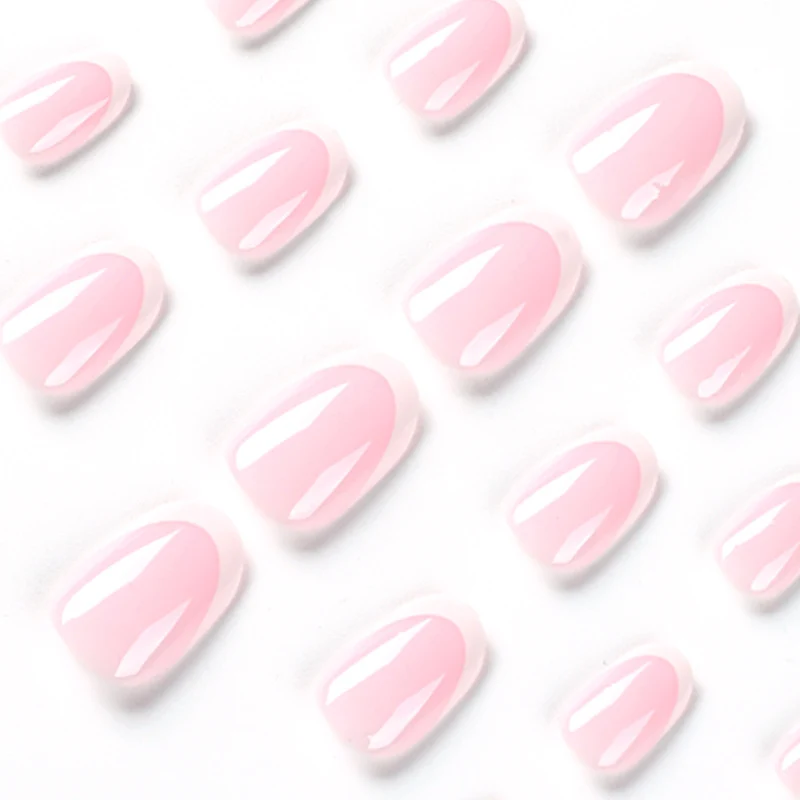 Elegante Nagelkunst mit französischen Spitzen Karnz