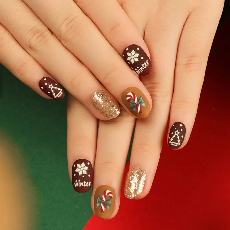 Elegante Acryl-Nägel mit goldenen Akzenten Karnz