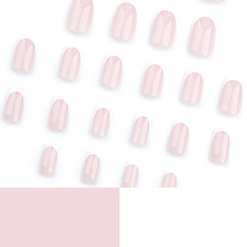 Elegant Maniküre mit Premium Nageldesign Karnz