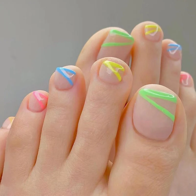 Artful toenail design with modern lines Stornfield