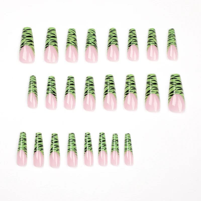 Artistic fingernails with trendy zebra design Stornfield